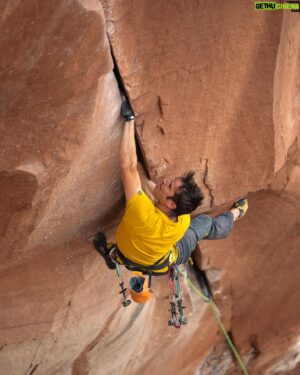Tom Randall Instagram - Stranger update: over half way through the trip now and this one is reaaally stretching me!! 😳

I kinda knew it was going to be a step up (we all know Mason’s desert routes are sandbags 😅) so I’ve had to really get back into the projecting mindset again, which for me, is quite different from the “quick RP” one. There’s quite a bit more micro-failure and uncertainty to sit with each session and that’s a fun (sometimes frustrating!!!) thing to navigate around. 

10 days or so left now. It’s redpoints, final tweaks on sequences and hopefully mint conditions!! Fortunately it’s not the UK, so the weather is deffo more in favour 😄

Thanks to @mariaugustahs for the pics - as usual she’s absolutely smashing it on the cracks out here… Crackhouse flash (what?!!! 🙌🙌🙌) and Angry Pirate repeat down on the White Rim. Really impressive. 

More vids out on @wide_boyz YouTube channel soooon!!!! 🎥🎥🎥

@wildcountry_official @rab.equipment @mytendon @unparallelup