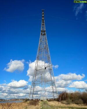 Tom Scott Instagram - One end of the 400kV Thames crossing.