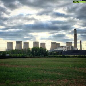 Tom Scott Instagram - All quiet. The UK hasn’t used any coal-fired power stations like this one for 40 days and counting.