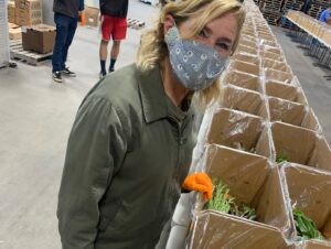 Tom Steyer Instagram - Yesterday my partner Kat worked with @duskie_estes to help @farmtopantry drop off fresh produce from California Farmers to community centers in need. She also helped pack boxes that will feed families during the upcoming holiday. Her commitment to service through her Growing The Table Initiative is an inspiration to all. #growingthetable