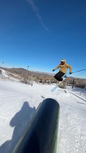 Tom Wallisch Instagram - Sunny sunday laps! This track always get me going for park days 👌 
Film by @stevestepp @lifeof.nate