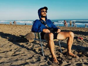 Tomás Fonzi Instagram - Nada como los pies descalzos en la arena... 🏖️