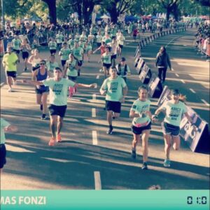 Tomás Fonzi Instagram - El domingo pasado fue la #asicsgoldenrun2024 y la corrimos junto a mi bro @fonzifon ...
Armamos dupla motivacional y metimos los 10k según (exactamente) lo planeado. un MUY discreto desempeño para lo que fue mi vuelta a las pistas ... Ahora voy a TODAS!!
Nada de esto sería posible sin la convocatoria y la extraña convicción de @asicsargentina de que "Doy runner".... bueno, ahora SOY. chin púm
