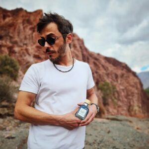 Tomás Fonzi Instagram - #aguafrescanadamas #adolfodominguezperfumes
 "¿Sabías que las aguas frescas de Adolfo Dominguez vienen en frascos reciclados, reciclables y reutilizables?"
#bergamota&ámbar
#citrus&cedro
#tremendasfragancias
#nopuedoelegir
#megustanmuchoambaslasdos
