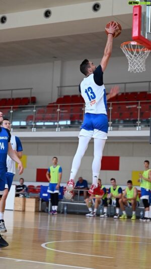 Tomáš Satoranský Instagram - @tomasatoransky už zas létá v dresu 🇨🇿 národního týmu. Co asi ukáže v pátek v Pardubicích proti Bosně?
