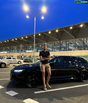 Tomáš Satoranský Instagram - A good partner will provide you with a car, a great partner will pick you up at the airport, even if your arrival is scheduled for late at night. Thank you @audiczechrep for a long and reliable cooperation! 🙏

#Audi #AudiCZ #RS6