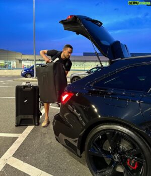 Tomáš Satoranský Instagram - A good partner will provide you with a car, a great partner will pick you up at the airport, even if your arrival is scheduled for late at night. Thank you @audiczechrep for a long and reliable cooperation! 🙏

#Audi #AudiCZ #RS6