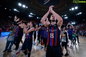 Tomáš Satoranský Instagram - Velké poděkování všem českým fanouškům 🇨🇿, kteří jste nás přišli podpořit do Barcelony během celé sezóny, ale i těm co nás s Honzou podporovali z domova 👏🏻 byli jste vidět a byli jste slyšet!! Díky 

#loschecosenbarcelona