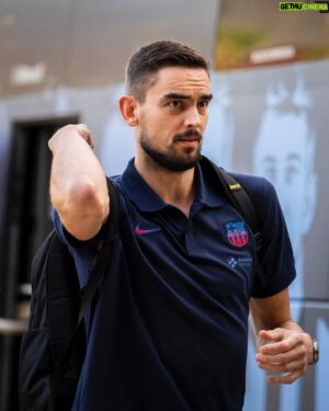 Tomáš Satoranský Instagram - Comienza una nueva etapa con @fcbbasket 🔴🔵

#klukzFlóryvBarçe #ligacatalana #year16
