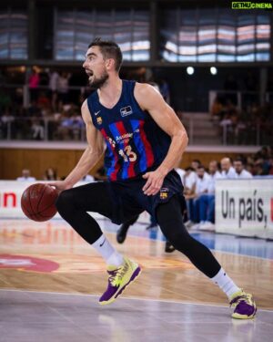 Tomáš Satoranský Instagram - Comienza una nueva etapa con @fcbbasket 🔴🔵

#klukzFlóryvBarçe #ligacatalana #year16