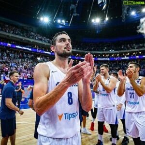 Tomáš Satoranský Instagram - Next stop 📍Berlin 

Děkujme za úžasnou atmosféru a podporu! #prague 
@rvisejakolev @cz.basketball #klukzflory