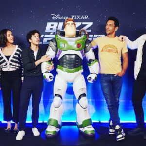 Tomer Sisley Instagram - Fier d’avoir prêté ma voix au film BUZZ L’ÉCLAIR ! 😎 Les images sont d’une beauté folle!!! …et c’est un Pixar : ON ADORE! 🤪🤪🤪😎
Bravo à @francoiscivilofficiel et à mes autres partenaires qui ont fait un travail remarquable 😎
Fier, fier, fier, fier, fier 😊
#BuzzlEclair