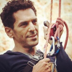 Tomer Sisley Instagram - Merci Merci Merci !!! d’avoir été là pour Balthazar jeudi dernier... Un record d’audience historique. Merci à tous! Cette saison, plus que les autres, va crescendo à tous les niveaux. J’espère qu’elle vous séduira comme les deux dernières saisons vous ont séduites. Entre nous, mes épisodes préférés sont à venir... 😉
Des bises masquées. 
Tomer