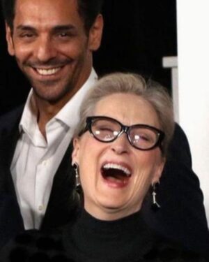 Tomer Sisley Instagram - Bon bah je peux crever maintenant! 
😂😊😎 Meryl… l’actrice de tous les acteurs!!! Quelle fierté, quelle chance, quel plaisir!!! Folle nuit à NY, folle avant première, film incroyable!!!! #DONTLOOKUP Thank you Adam McKay 🙏🙏🙏 Partenaires incroyables! Leonardo Dicaprio, Jennifer Lawrence, Meryl Streep, Kate, Jonah Hill, Ron Perlman, Tyler Perry, Kid Cudi, Cate Blanchett, Himesh Patel, etc…
Special thanks to @louboutinworld @boucheron @cerruti1881 @emanuelungaroparis 
🙏🙏🙏🙏😎😎😎😎
Et mention très spéciale pour ma femme sans qui tout cela n’aurait jamais existé ❤️❤️❤️ @sandraandcoparis Love Of My Life