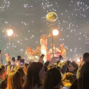 Tommaso Cassissa Instagram - Questo mese (fino ad ora) sono successe tante cose e siccome prevedo giorni altrettanto intensi occorre recap prima che sia troppo tardi.
Tra le altre cose belle che vi auguro c’è anche un buon
25 Aprile 🫂