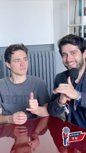Tommaso Cassissa Instagram - Il timido Tommaso ha voluto raccontarsi ai nostri microfoni 🤙🏻❤️#genz #parodia #comico