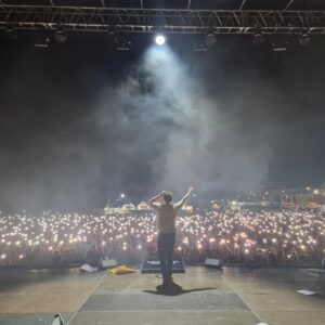 Tommaso Paradiso Instagram - Mi manca già♥️

Fratacchioni di Francavilla al mare

Ci vediamo martedì a Baia Domizia e mercoledì a Monopoli!

#tommysummertour