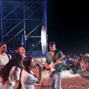 Tommaso Paradiso Instagram - Mi manca già♥️

Fratacchioni di Francavilla al mare

Ci vediamo martedì a Baia Domizia e mercoledì a Monopoli!

#tommysummertour