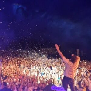 Tommaso Paradiso Instagram - Forte dei Marmi ❤️

Ci vediamo stasera a Follonica fratacchioni! 

#tommysummertour