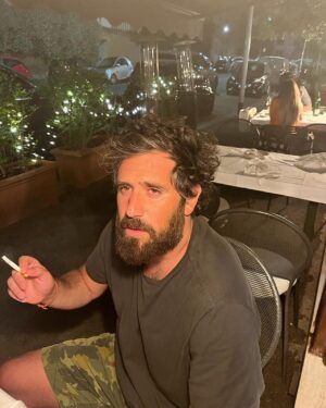 Tommaso Paradiso Instagram - Mi stavo dimenticando: Piove in Discoteca è fuori ora. 🪩💧