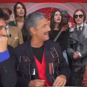Tommaso Stanzani Instagram - Questa settimana un po’ di economia! 🤓 
@rosario_fiorello 
@vivarai2off