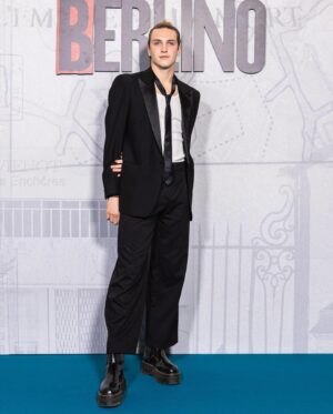 Tommaso Stanzani Instagram - È da un anno che sto aspettando “BERLINO”! 
Vedere in anteprima il primo episodio è stato pazzesco, ora devo aspettare il 29 dicembre! 
 #berlinonetflix @netflixit