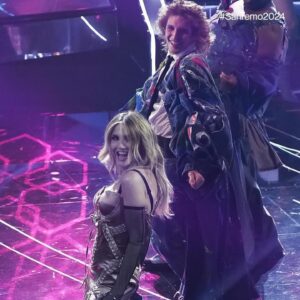 Tommaso Stanzani Instagram - “Festival di Sanremo 2024” 

@lcuccarini è stato bellissimo ballare con te✨ 
-
@lucatommassinidreamer e @rosario_fiorello grazie per la fiducia e per queste emozioni indimenticabili ❤️
Vvb