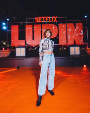 Tommaso Stanzani Instagram - Lupin 🚨

@netflixit #lupinnetflix 

@letizia_macedonio 
Stylist: @ambra.pierantoni 
Total look: @tommyhilfiger 

Questa sera ho visto in anteprima i primi due episodi della nuova stagione. Geniale!