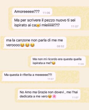Tommaso Stanzani Instagram - “M’AMA NON M’AMA” racconta la storia di una persona che è stata ghostata e che ancora non sa se aspettare o andare oltre. Mi fa sorridere la reazione dei miei amic*! Alla fine chi non ci è passato?!
😅🫶🏻

Fuori 8 dicembre!!!

Ph: @tettoemanuele