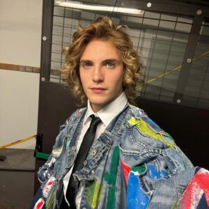 Tommaso Stanzani Instagram - “Festival di Sanremo 2024” 

@lcuccarini è stato bellissimo ballare con te✨ 
-
@lucatommassinidreamer e @rosario_fiorello grazie per la fiducia e per queste emozioni indimenticabili ❤️
Vvb