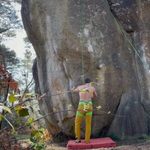 Tommy Caldwell Instagram - I’m still buzzing from my first rock climbing trip I’m over a year! Doc still says I should avoid jumping down into my healing achilles so I took the somewhat lame opportunity to top rope some proud highballs, which unsurprisingly made them feel easier than their grade. Despite that I’m relatively satisfied with my climbing.

The real magic of the trip was the simple joy of being out in the forest with family and great friends all day every day. Most years since becoming parents Becca and I have made the spring trip to Fontainebleau. It’s great to jumpstart summer fitness. And better for family adventuring.