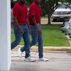 Tommy Davidson Instagram - How Managers Clock Out After A Long Day 🤣🚶‍♂️

@callmechoko with @therealtommycat

#Callmechoko #tommydavidson #Movies #TVshow #comedy 

Should We Keep Making More Walking Videos?