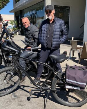 Tommy Flanagan Instagram - Rolling out on two wheels gets you there one way or another. Meeting the amazing Irishman. @timvmurphy Santa Monica
