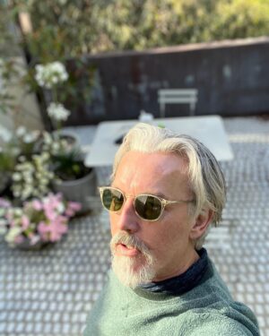 Tommy Flanagan Instagram - Selfie wank 🥸. Melbourne ⭐️
#SleepingDogs @russellcrowe @karengillan @marton_csokas

Goodbye Grace beautiful human. 
See you much later. 💔