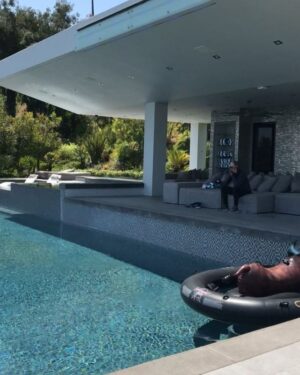 Tommy Flanagan Instagram - Poolside ✅ with @ignite @danbilzerian @brendononeal