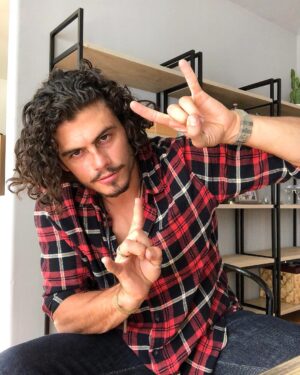Tommy Martinez Instagram - See ya on the season 3 premiere of Riverdale this Wednesday🤘🏼💀🤘🏼@thecwriverdale