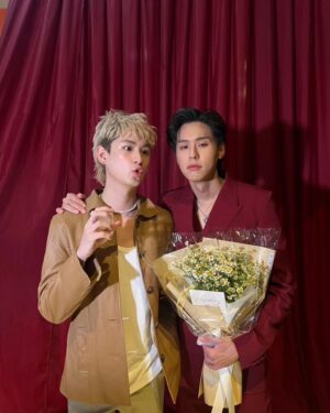 Tonhon Tantivejakul Instagram - รวมมิตร ฮิตหลานม่า 🥰💕

รีวิว ไม่มีไรมาก น้องผมสวยเก่ง เพื่อนผมหล่อเก่ง จบ.