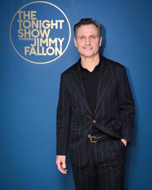 Tony Goldwyn Instagram - @tonygoldwyn stops by Studio 6B to talk @nbclawandorder! #FallonTonight 

📷 @toddowyoung