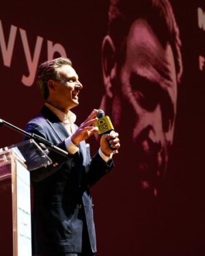 Tony Goldwyn Instagram - Thanks #MiamiFilmFestival for choosing EZRA as your closing night film and for honoring me with the “Art of Light Award”! What a great city, what an incredible audience!!! 🙏🙏🙏 @miamifilm @ezramovie @bleeckerstfilms @brunellocucinelli_brand