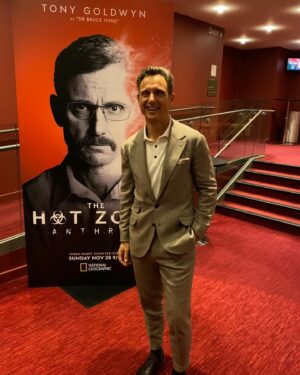 Tony Goldwyn Instagram - At last night’s premiere of #TheHotZoneAnthrax. Can’t wait for you all to see this WILD story inspired by the investigation into the deadly anthrax attacks following 9/11! This Sun-Tues 9/8c on @natgeotv & streaming on @hulu. Thanks again @brunellocucinelli_brand for the beautiful clothes.