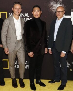 Tony Goldwyn Instagram - At last night’s premiere of #TheHotZoneAnthrax. Can’t wait for you all to see this WILD story inspired by the investigation into the deadly anthrax attacks following 9/11! This Sun-Tues 9/8c on @natgeotv & streaming on @hulu. Thanks again @brunellocucinelli_brand for the beautiful clothes.
