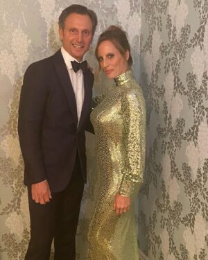 Tony Goldwyn Instagram - Heading out to celebrate Oscar night 🎥 with my sister @goldilocksg 🌟
