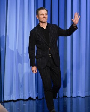 Tony Goldwyn Instagram - @tonygoldwyn stops by Studio 6B to talk @nbclawandorder! #FallonTonight 

📷 @toddowyoung