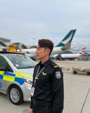 Tony Hung Instagram - 咦 ？ 阿傑？ 你返咗嚟機場啊？

係啊！ 又係我啦🤣 
我今次唔只係做保安經理，仲做埋其他好多係Avseco嘅唔同職位！去到機場成日都會見到我，真係唔好意思 😅🫡

@hongkongairport #avseco #香港機場保安