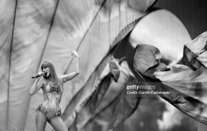 Tori Evans Instagram - So long, London and hello, Dublin 🇮🇪 
.
.
.
From Wembley to Aviva stadium, the gang and I can’t wait to spend 3 nights with you Ireland! Who’s ready for this weekend?!! #theerastour #erasinternational #travel #unitedkingdom  #dublin #ireland 📸 @gettyimages @kevinmazur @garethcattermole