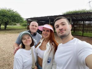 Tornike Kvitatiani Instagram - Эвелина покинула вчера шоу «Новые звезды в Африке»
Это игра - жизнь продолжается!
Кто смотрит? Есть фавориты?😉