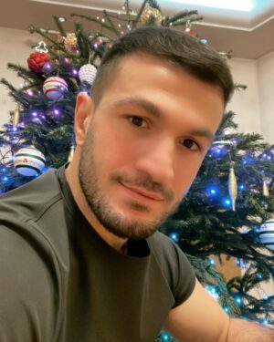 Tornike Kvitatiani Instagram - Не буду писать итоги года!
Я просто хочу обратиться к тем, у кого есть цели на 2023.
Кто-то хочет похудеть, научиться петь,выучить иностранный язык,открыть бизнес,изменить прошлое и тд.
Соберитесь и начните с самого себя, и тогда у вас не будет времени на обсуждение других личностей! 
Я Вам желаю здоровья, мирного неба над головой и исполнение ваших желаний (вашим трудом)
Идем дальше💪
Обнимаю🤍 
#2023
