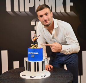 Tornike Kvitatiani Instagram - Юбилей 30 🎂 
Торт от:  @french_cake