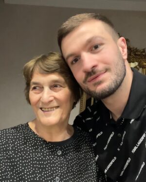 Tornike Kvitatiani Instagram - 80 лет моей бабушке! 🎂 
Мамина мама, с днем рождения!☺️
Давайте любить, ценить и уделять внимание родным❤️
Дай Бог здоровья всем нашим старшим🙏