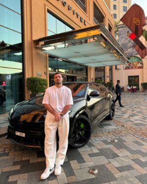 Tornike Kvitatiani Instagram - Dubai time 🤍